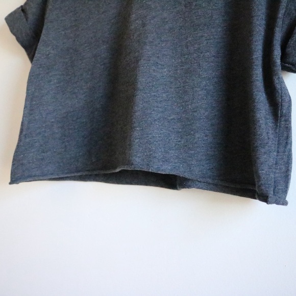 Wet Seal Dark Grey Short Sleeve Cropped Tee Shirt - Picture 3 of 5